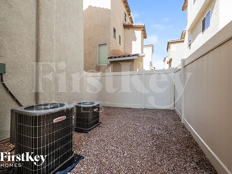 8936 Amy Olivia Ave — Photo 14