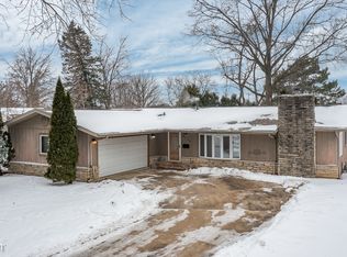 6724 Meadowcrest Dr, Downers Grove, IL 60516