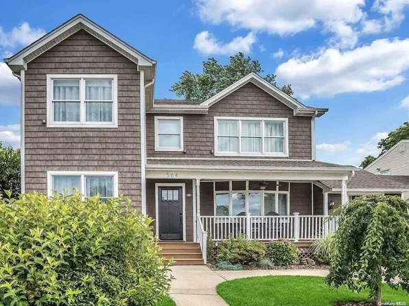 564 N Hawthorne Street, North Massapequa, NY 11758