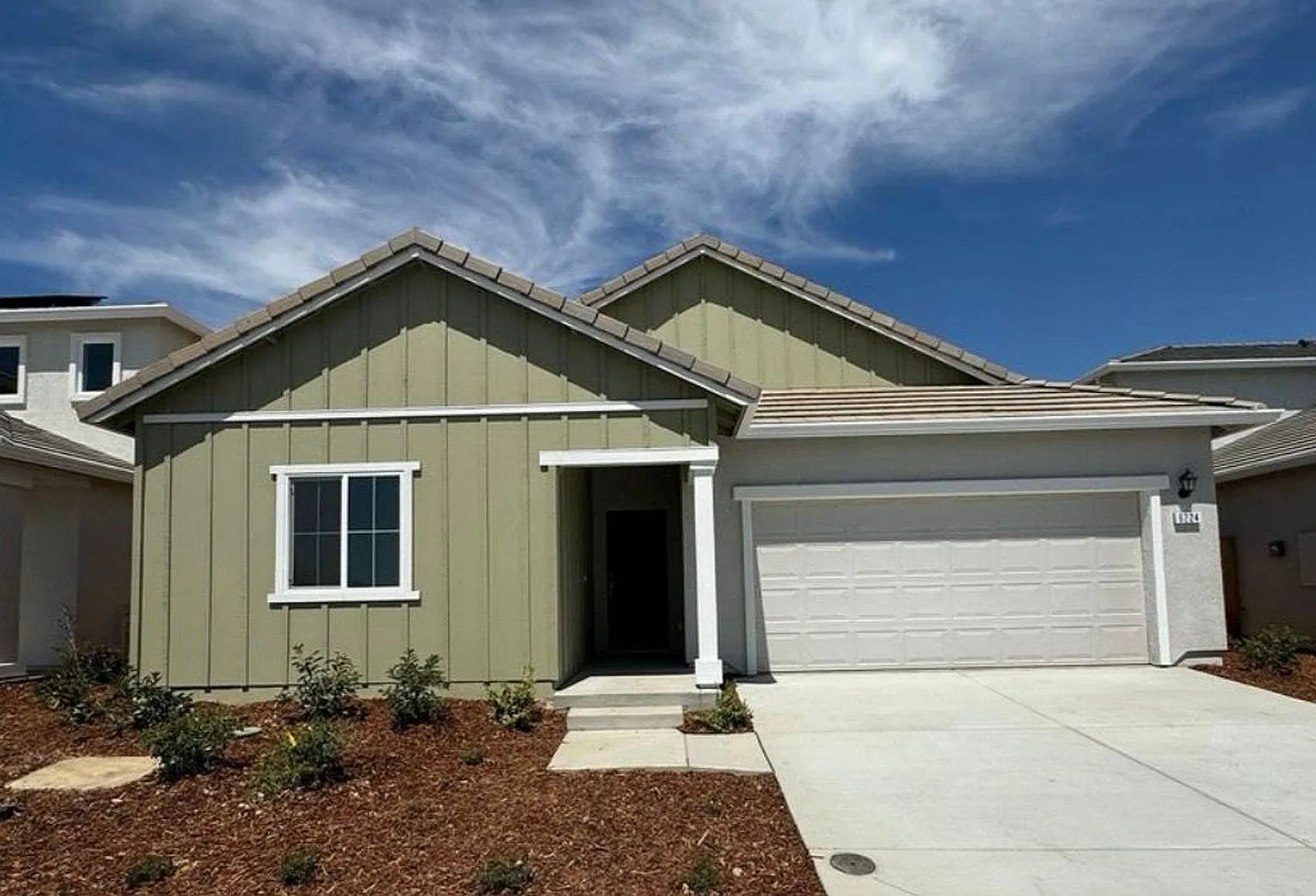 Brand New (Solar) 4/2 W/Massive Backyard Roseville! *Please Read Entire Ad For Viewings!! — Photo 1