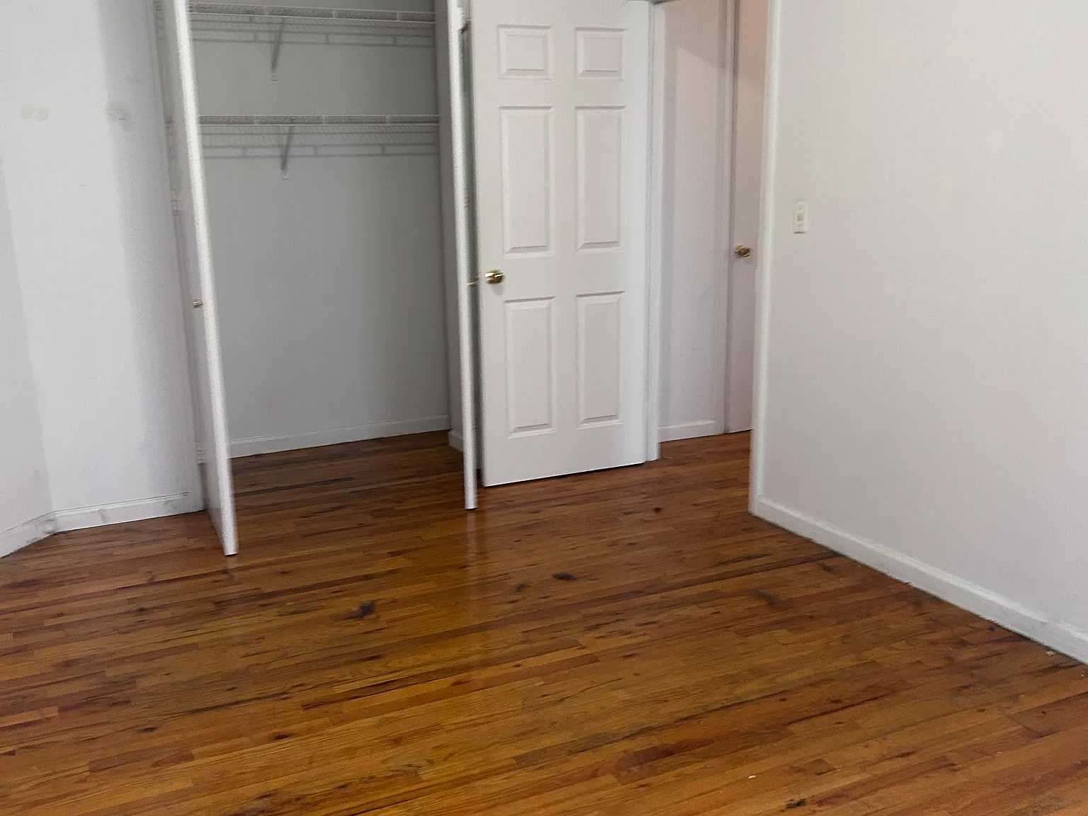 587 Riverside Drive — Photo 3