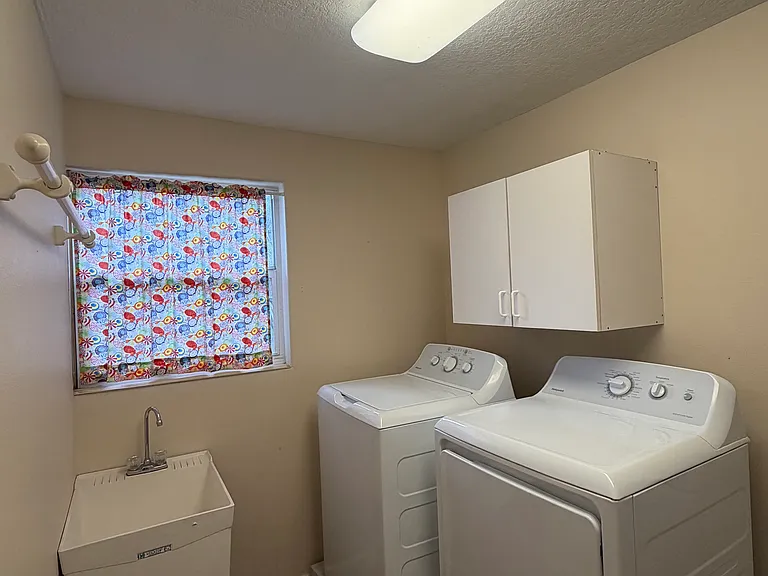 104 Oakwood Ave — Photo 12