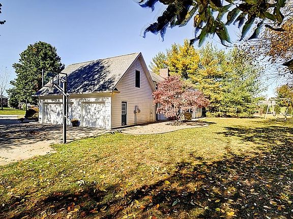 3 Car Garage w/ Goalrilla BB Hoop