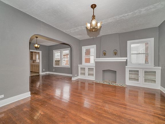 5th image of 2050 W Kings Hwy