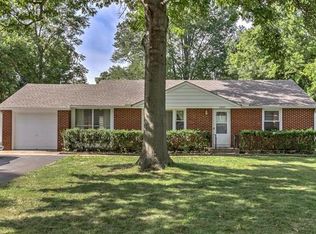 11207 Lecluyse Dr, Shawnee, KS 66203