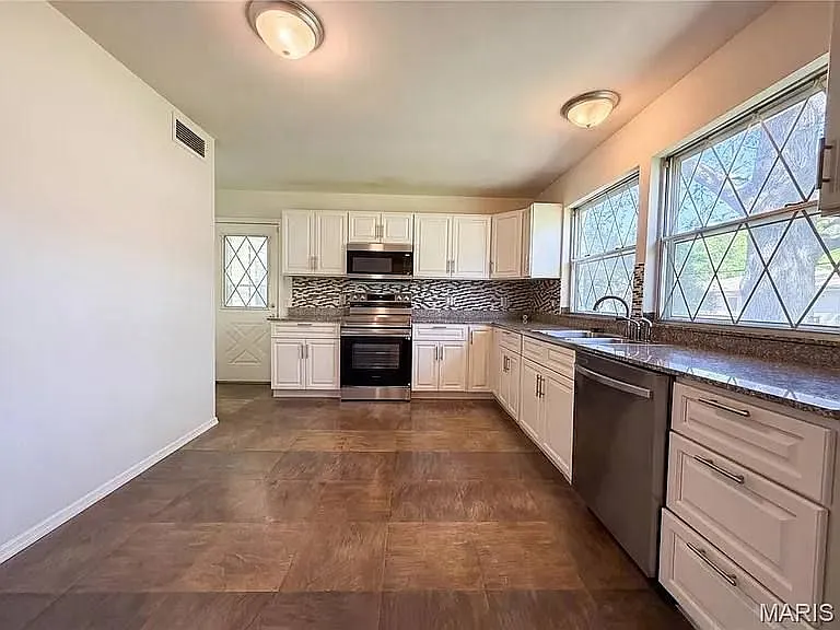 1321 Petite Dr — Photo 8