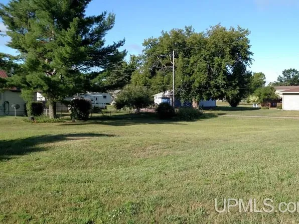 100 & 104 Doraland St, Kingsford, MI 49802