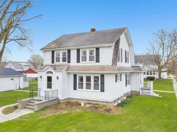 523 Buchanan St, Mishicot, WI 54228