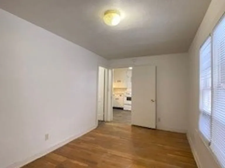 748 N Lake St — Photo 13