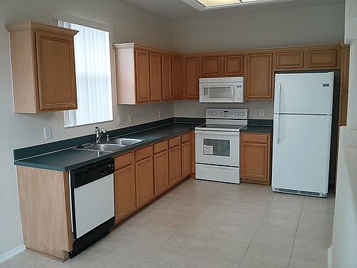 5th image of 3202 Fairfield Dr