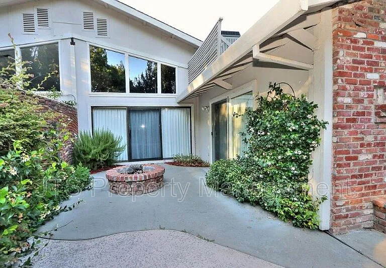 1060 Sand Bar Cir — Photo 23