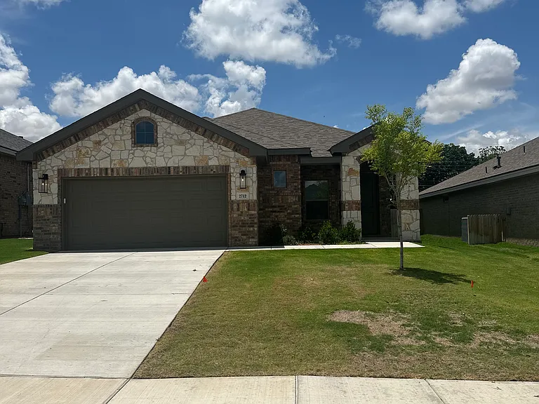 2712 Shirley Dr — Photo 1