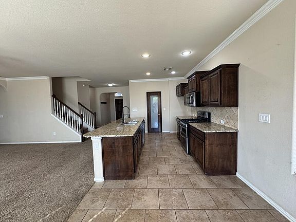 5th image of 906 Founders Rd