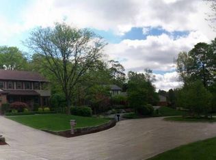 381 Tanglewood Ct, Rochester Hills, MI 48309