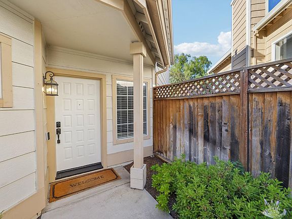 4th image of 402 Orchard View Avenue