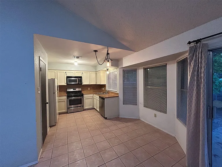 7316 Lake Charles Dr — Photo 7