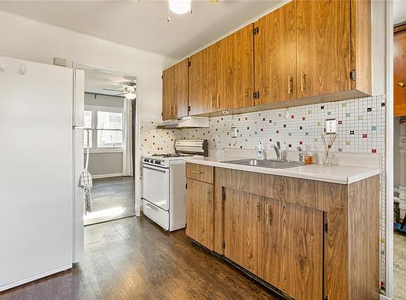 5th image of 1441 Brock St