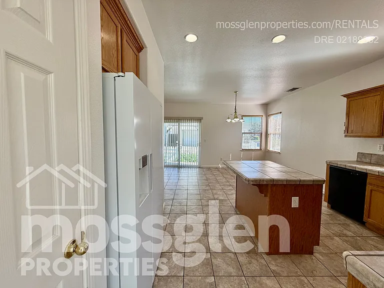141 Chelwood Ln — Photo 5