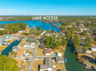 409 Chippendale Ln, Bonneau, SC 29431