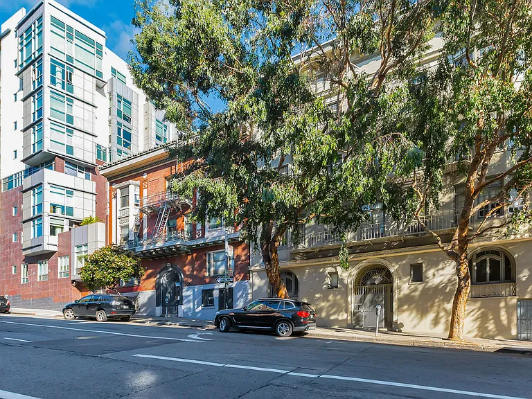 1130 Larkin — Photo 4