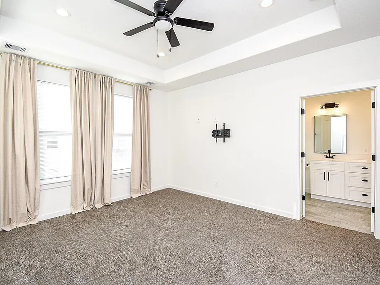 6828 Liverpool St — Photo 25
