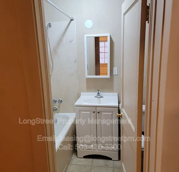 205 NW Kings Blvd #3 — Photo 12