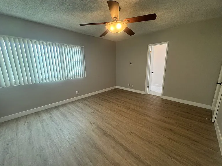 3212 W 84th Pl — Photo 16