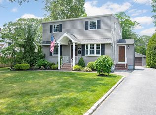 801 Southside Ave, West Islip, NY 11795