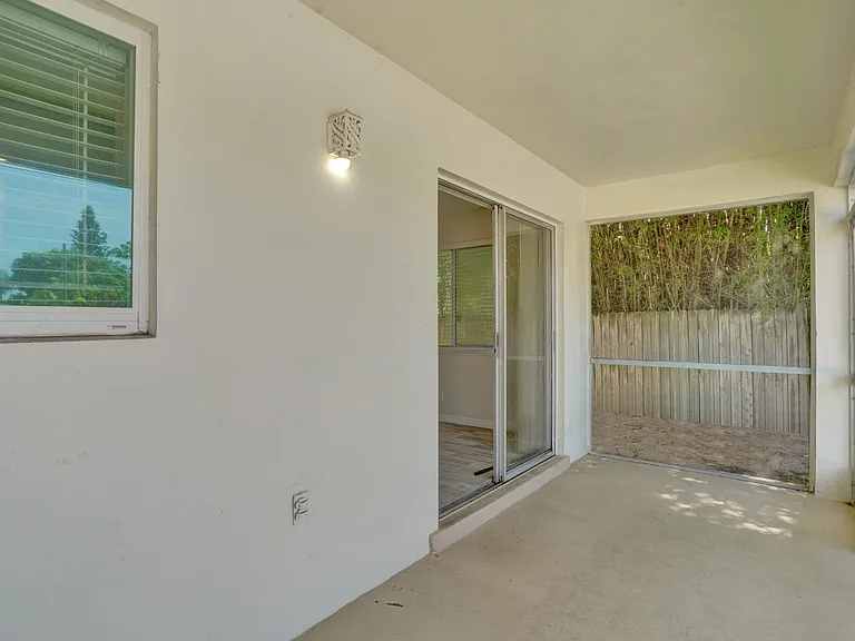 115 SW 1st Ave #1 — Photo 26