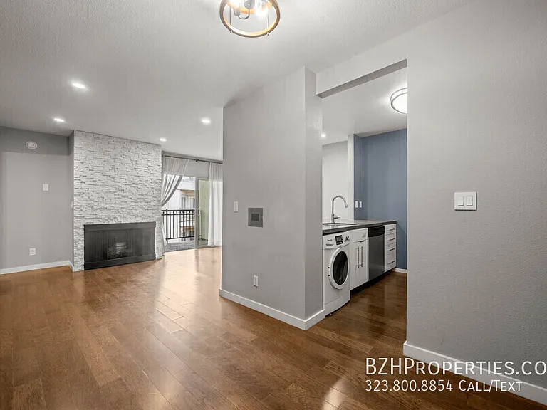141 S Clark Dr #412A — Photo 10