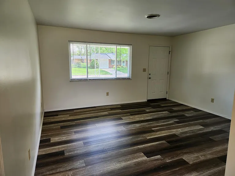 1018 Frontier Dr — Photo 5