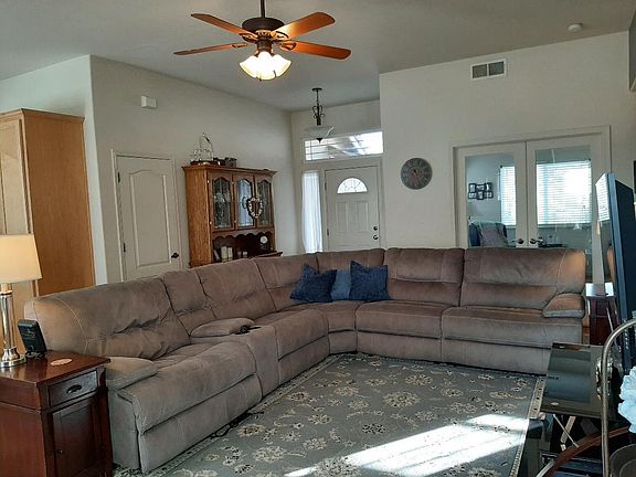 2nd image of 664 Oakshire Dr