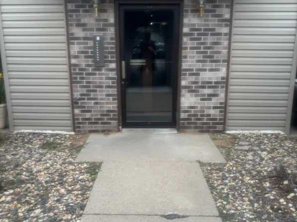 1164 Bartosh Ln APT 13, River Falls, WI 54022