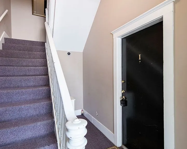 116 E Oak St — Photo 2