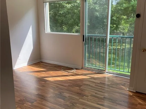 75 Ellen St #102, Barrie, ON L4N 7R6