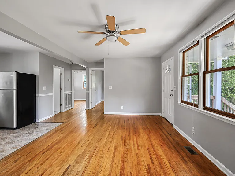 320 Oak St — Photo 2