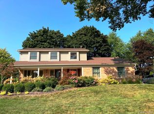 5347 Hertford Dr, Troy, MI