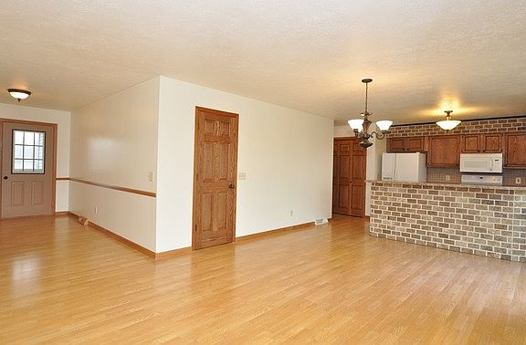 3rd image of 477 Ventura Ln