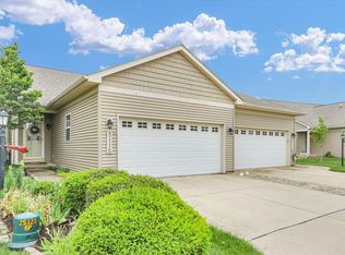2115 S Stonebrooke Ct, Urbana, IL 61802