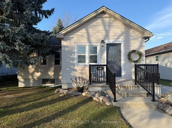 4482 Petrolia Line, Petrolia, ON N0N 1R0