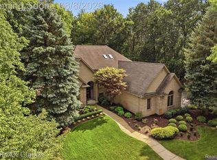 6015 Lynne Hollow Dr, Commerce Township, MI 48382