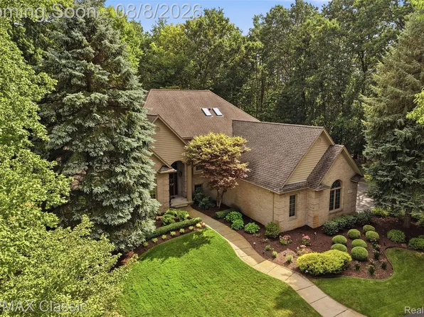 6015 Lynne Hollow Dr, Commerce Township, MI 48382