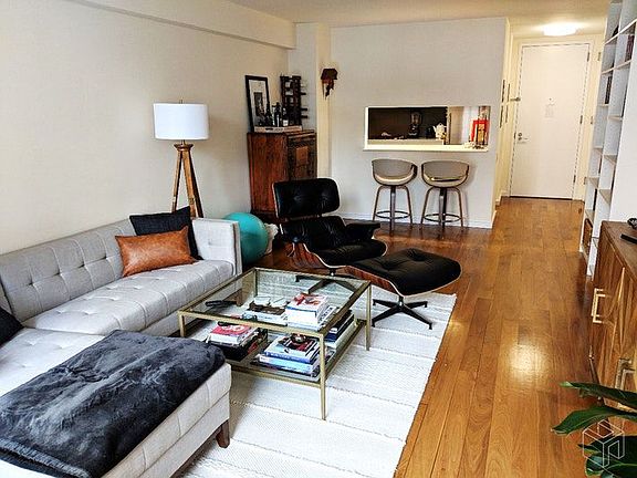 4th image of 515 E 72nd St APT 10G