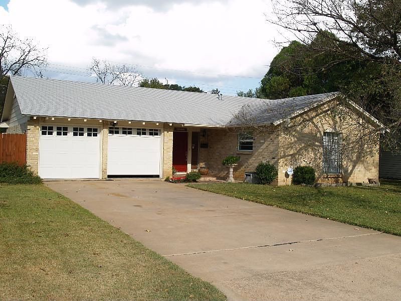 1st image of 2304 Southern Oaks Dr