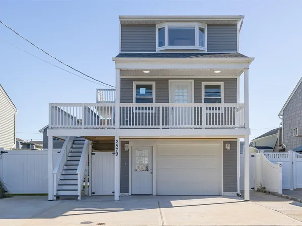 2579 Neptune Avenue, Seaford, NY 11783