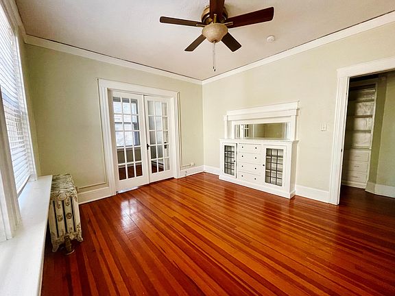 Current Color - additional storage built-in in hallway