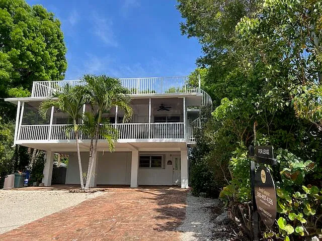 3 bed, 2.0 bath, 2016 sqft, $3,900 — Photo 1