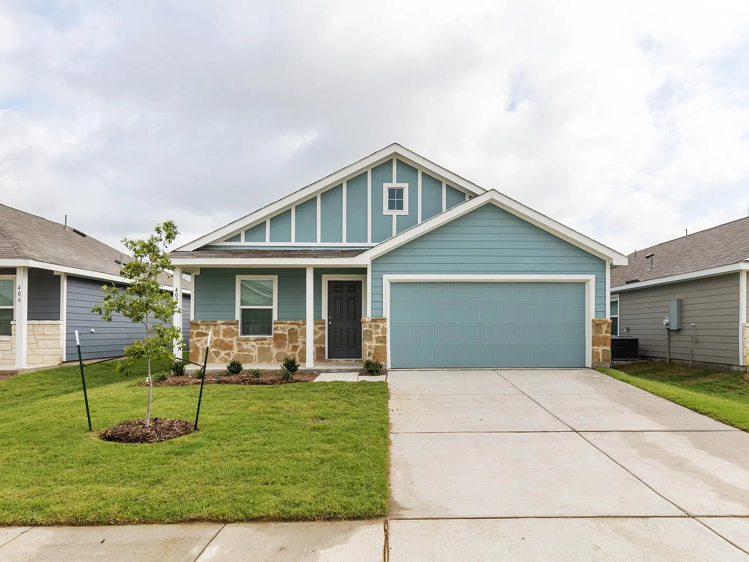 402 Moray Dr — Photo 2