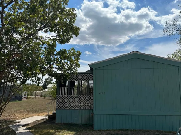 1939 Cole Springs Rd, Buda, TX 78610