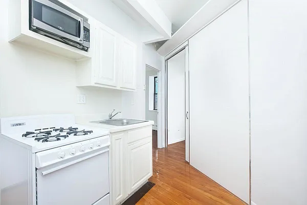 Rented by Bohemia Realty Group | media 12